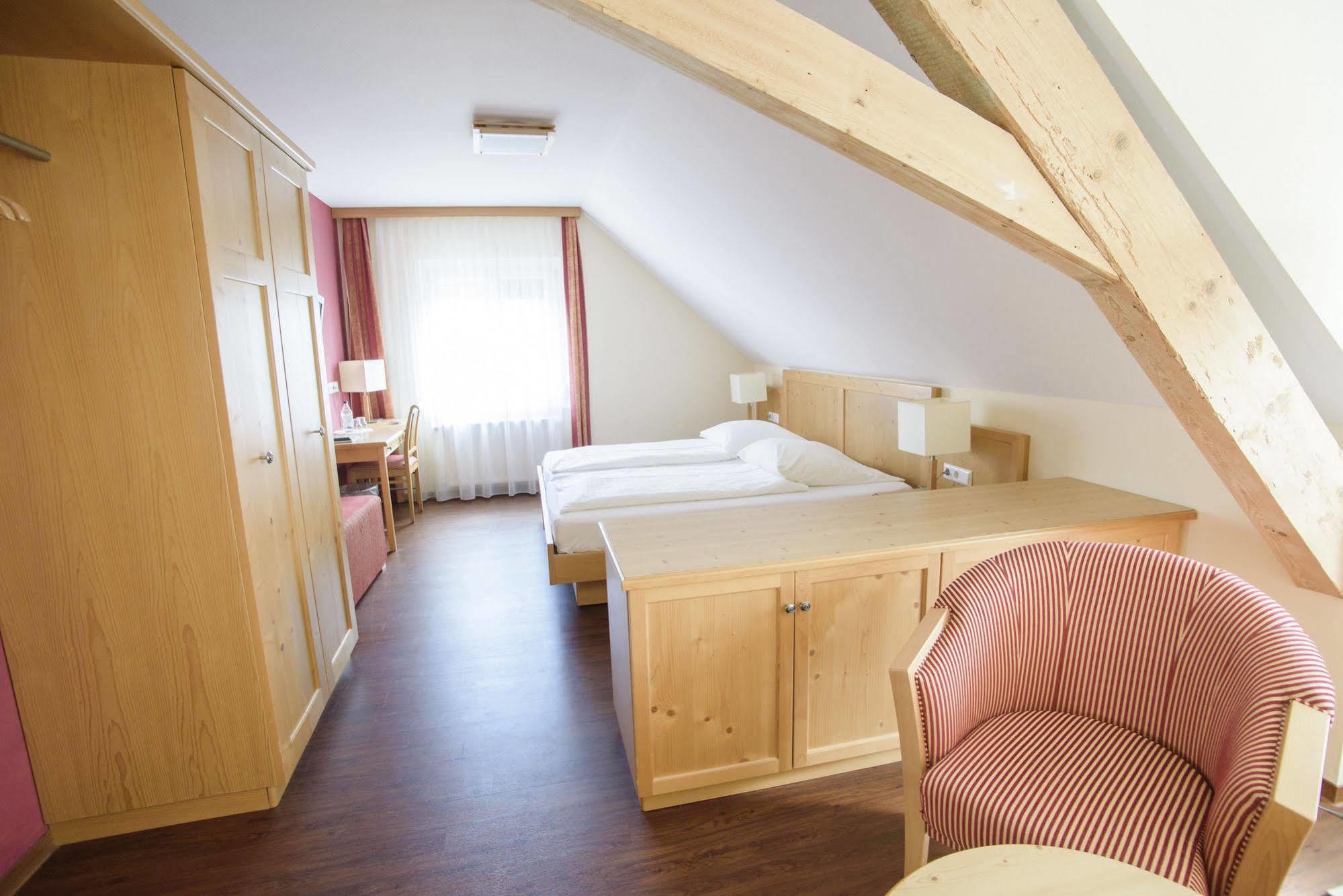 Landgasthof Linde Deggenhausertal Buitenkant foto